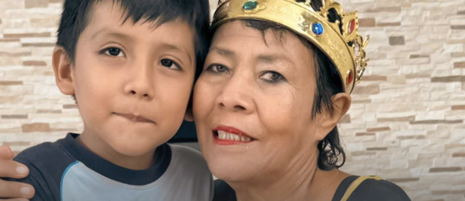 Ejemplo de alumno de colegio adventista lleva a su abuela al bautismo